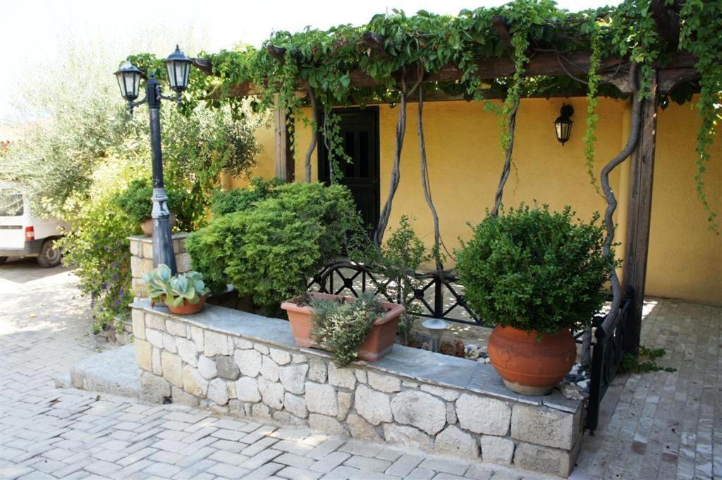 Stone Guesthouse Corinth Exterior photo